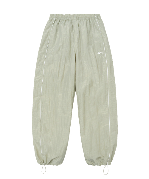 F.ILLUMINATE(フィルミネイト)の「パイピングラインナイロンパンツ-ライトカーキ(スウェットパンツ・レディース・その他・SMALL/MEDIUM/LARGE)」の1枚目の写真