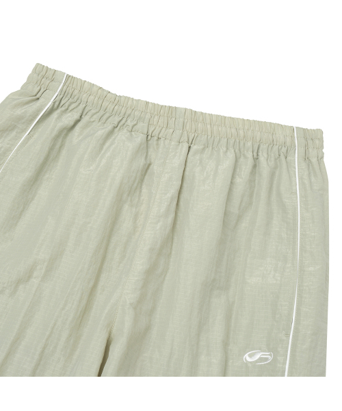 F.ILLUMINATE(フィルミネイト)の「パイピングラインナイロンパンツ-ライトカーキ(スウェットパンツ・レディース・その他・SMALL/MEDIUM/LARGE)」の8枚目の写真