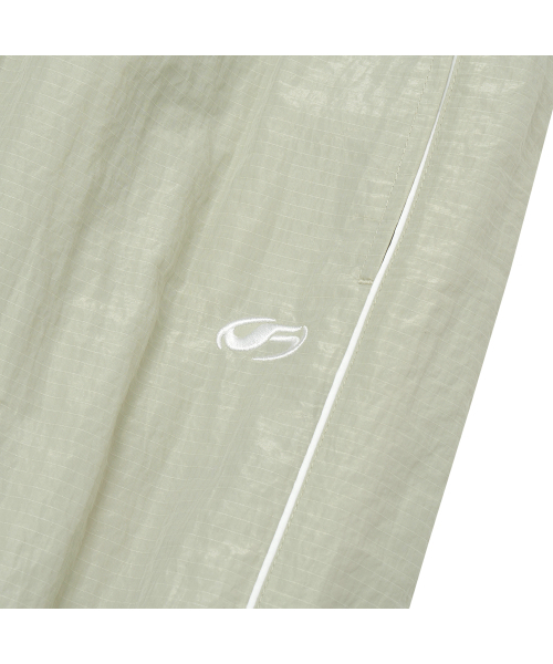 F.ILLUMINATE(フィルミネイト)の「パイピングラインナイロンパンツ-ライトカーキ(スウェットパンツ・レディース・その他・SMALL/MEDIUM/LARGE)」の10枚目の写真