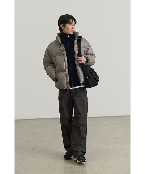 MUSINSA STANDARD（ムシンサスタンダード）の「リップストップダウンプファーショートパディングジャケット[グレイッシュベージュ]（ダウンジャケット/コート・メンズ・その他・MEDIUM/LARGE/X-LARGE/XX-LARGE）」の2枚目の写真