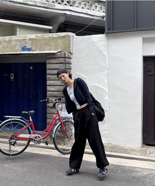 WOOALONG（ウアロン）の「Deep signature logo ball cap - BLACK（キャップ・レディース・ブラック・MEDIUM/SMALL）」の7枚目の写真