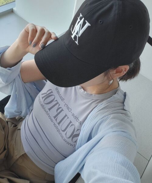 WOOALONG（ウアロン）の「Deep signature logo ball cap - BLACK（キャップ・レディース・ブラック・MEDIUM/SMALL）」の11枚目の写真