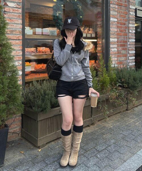 WOOALONG（ウアロン）の「Deep signature logo ball cap - BLACK（キャップ・レディース・ブラック・MEDIUM/SMALL）」の15枚目の写真