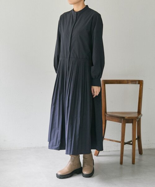 ear PAPILLONNER（イアパピヨネ）の「消しプリーツワンピース【SUM1 STYLE】（ワンピース・レディース・ネイビー/ベージュ系その他・FREE）」の2枚目の写真