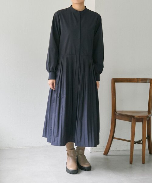 ear PAPILLONNER（イアパピヨネ）の「消しプリーツワンピース【SUM1 STYLE】（ワンピース・レディース・ネイビー/ベージュ系その他・FREE）」の3枚目の写真