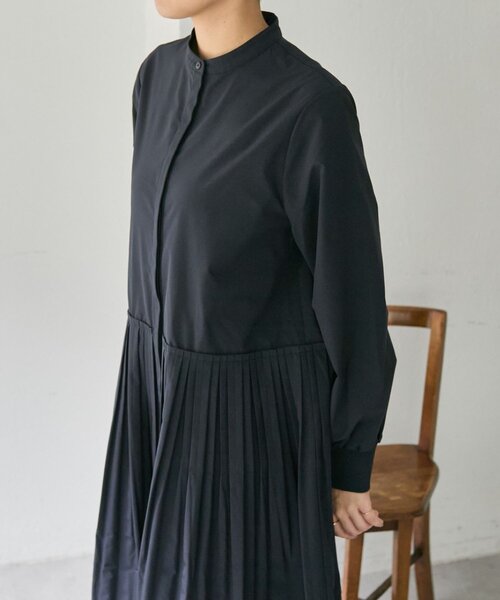 ear PAPILLONNER（イアパピヨネ）の「消しプリーツワンピース【SUM1 STYLE】（ワンピース・レディース・ネイビー/ベージュ系その他・FREE）」の9枚目の写真