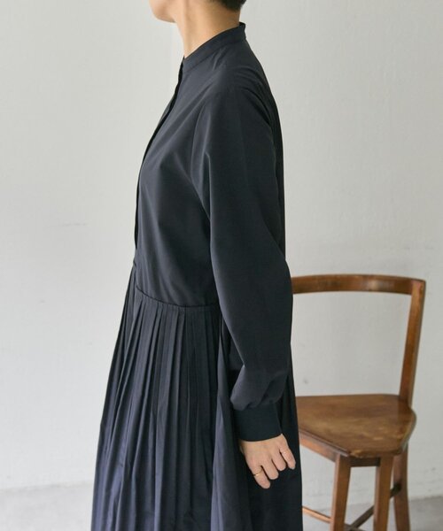 ear PAPILLONNER（イアパピヨネ）の「消しプリーツワンピース【SUM1 STYLE】（ワンピース・レディース・ネイビー/ベージュ系その他・FREE）」の10枚目の写真