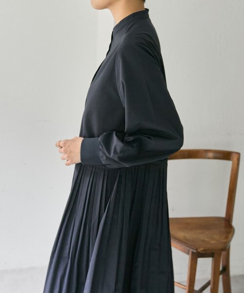 ear PAPILLONNER（イアパピヨネ）の「消しプリーツワンピース【SUM1 STYLE】（ワンピース・レディース・ネイビー/ベージュ系その他・FREE）」の11枚目の写真