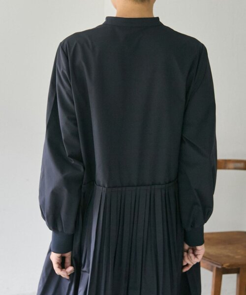 ear PAPILLONNER（イアパピヨネ）の「消しプリーツワンピース【SUM1 STYLE】（ワンピース・レディース・ネイビー/ベージュ系その他・FREE）」の12枚目の写真