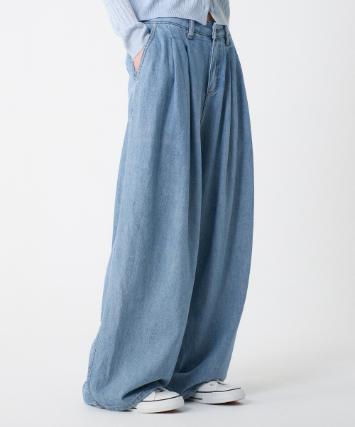 UNKNOWN PLANET(アンノウンプラネット)の「ツーピンタックワイドデニムパンツブルー(デニムパンツ・レディース・その他・MEDIUM/LARGE/SMALL)」の1枚目の写真