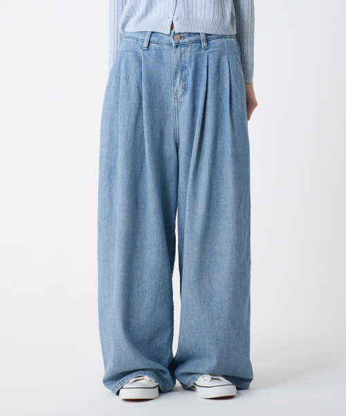 UNKNOWN PLANET(アンノウンプラネット)の「ツーピンタックワイドデニムパンツブルー(デニムパンツ・レディース・その他・MEDIUM/LARGE/SMALL)」の2枚目の写真