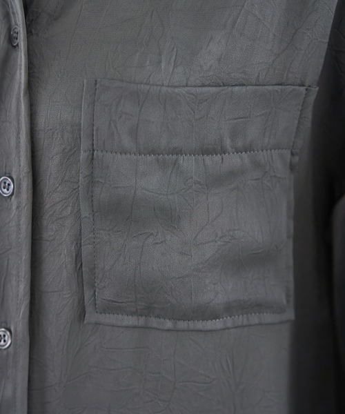 STYLE DELI(スタイルデリ)の「【LUXE】シボ入りとろみサテンシャツB(シャツ/ブラウス・レディース・ライトベージュ/バーガンディー/グレー・FREE)」の6枚目の写真
