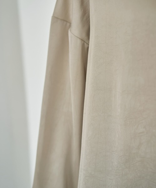 STYLE DELI(スタイルデリ)の「【LUXE】シボ入りとろみサテンシャツB(シャツ/ブラウス・レディース・ライトベージュ/バーガンディー/グレー・FREE)」の22枚目の写真