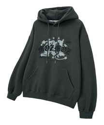 MOZMOZ（モズモズ）の「エムゴシックデジタルグラフィックフードチャコール（パーカー）」