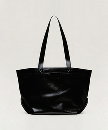 TUO（トゥオ）の「CARRIE BAG_GLOSSY BLACK（ショルダーバッグ）」