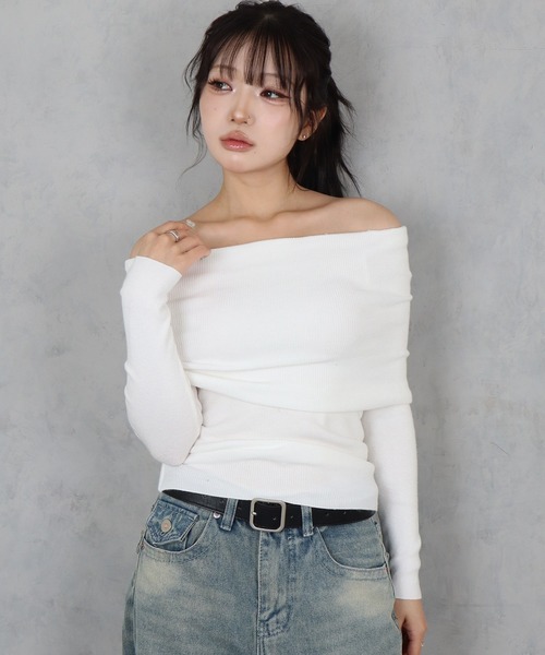 BARELY BLUE(ベアリーブルー)の「【 BARELY BLUE / ベアリーブルー 】2way オフショルダー リブ ニット トップス(ニット/セーター・レディース・ホワイト/ベージュ/ブラック/グレー・FREE)」の2枚目の写真