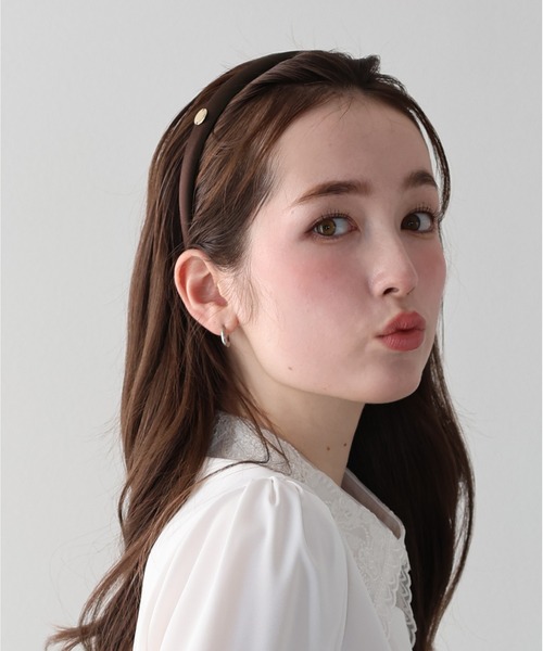 BLUEEAST（ブルーイースト）の「メタルモチーフサテンカチューシャ（カチューシャ・レディース・ブラウン/ブラック・FREE）」の2枚目の写真