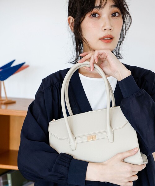 ANY SIS（エニィスィス）の「ダブルハンドルトート バッグ（トートバッグ・レディース・ベージュ系/ブラック系・F）」の2枚目の写真