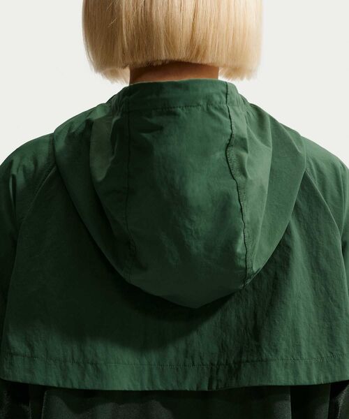 NIKE（ナイキ）の「ナイキ スポーツウェア ウィメンズ オーバーサイズド ウィンドランナー ジャケット / Nike Sportswear Women's Oversized Windrunner Jacket IF0271-323 Fir（ナイロンジャケット・レディース・カモフラージュ・XS/XL/S/M/L）」の2枚目の写真