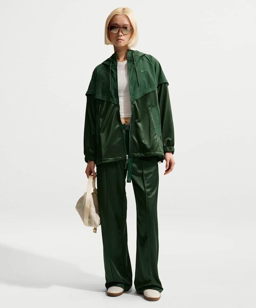 NIKE（ナイキ）の「ナイキ スポーツウェア ウィメンズ オーバーサイズド ウィンドランナー ジャケット / Nike Sportswear Women's Oversized Windrunner Jacket IF0271-323 Fir（ナイロンジャケット・レディース・カモフラージュ・XS/XL/S/M/L）」の4枚目の写真