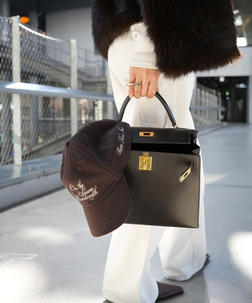 Deuxieme Classe(ドゥーズィエムクラス)の「BTN Logo キャップ(キャップ・レディース・ブラウン・FREE)」の4枚目の写真