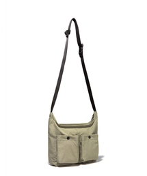 SUKU（スク）の「KIITOS SACOCHE-KHAKI（メッセンジャーバッグ）」