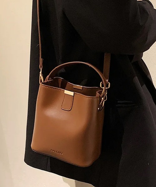 c.u.l（シーユーエル）の「2way バケツ型 合皮 フェイクレザー ショルダーバッグ cula1417（ショルダーバッグ・レディース・ブラウン系その他/ブラック/ダークブラウン/ブラウン・FREE）」の4枚目の写真