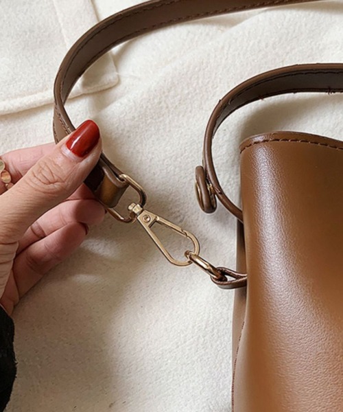 c.u.l（シーユーエル）の「2way バケツ型 合皮 フェイクレザー ショルダーバッグ cula1417（ショルダーバッグ・レディース・ブラウン系その他/ブラック/ダークブラウン/ブラウン・FREE）」の17枚目の写真