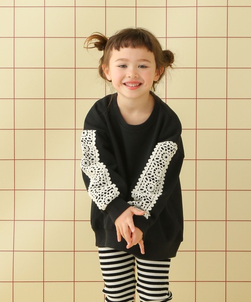 LEPSIM(レプシィム)の「【KIDS】袖クロシェスウェットプルオーバー 652787(スウェット・キッズ・ブラック/ライトブルー/アイボリー・120/140/130)」の1枚目の写真