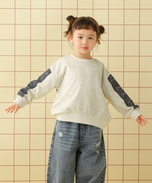 LEPSIM(レプシィム)の「【KIDS】袖クロシェスウェットプルオーバー 652787(スウェット・キッズ・ブラック/ライトブルー/アイボリー・120/140/130)」の9枚目の写真