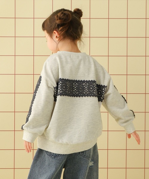 LEPSIM(レプシィム)の「【KIDS】袖クロシェスウェットプルオーバー 652787(スウェット・キッズ・ブラック/ライトブルー/アイボリー・120/140/130)」の10枚目の写真