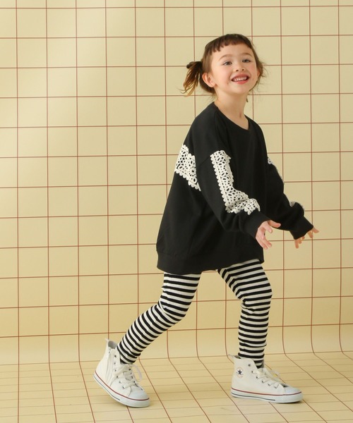 LEPSIM(レプシィム)の「【KIDS】袖クロシェスウェットプルオーバー 652787(スウェット・キッズ・ブラック/ライトブルー/アイボリー・120/140/130)」の13枚目の写真