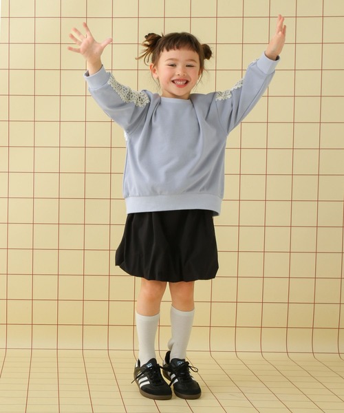 LEPSIM(レプシィム)の「【KIDS】袖クロシェスウェットプルオーバー 652787(スウェット・キッズ・ブラック/ライトブルー/アイボリー・120/140/130)」の20枚目の写真