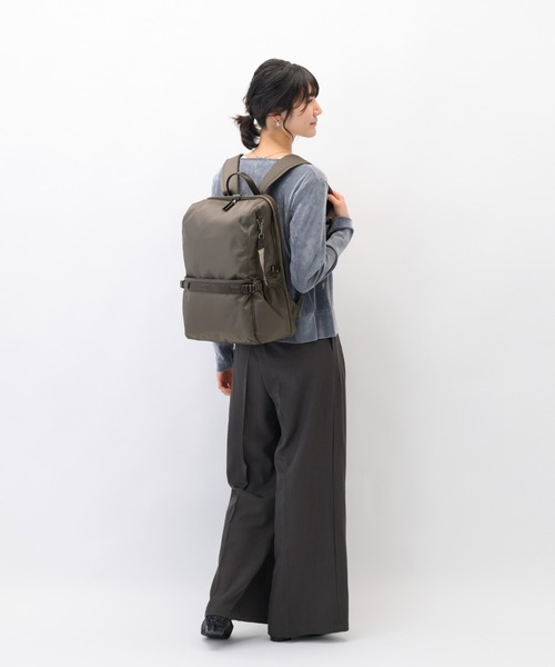 W&.Day/Night（ダブルアンド デイナイト）の「リュックサック リッカ スクエアリュック２ 21L B4サイズ 15.6インチPC ボトルホルダー 19153（バックパック/リュック・レディース・アッシュブラウン/ブラック/スモークピンク・FREE）」の8枚目の写真