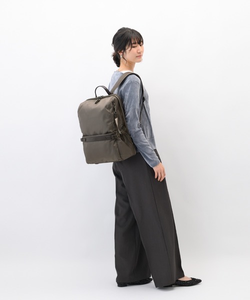 W&.Day/Night（ダブルアンド デイナイト）の「リュックサック リッカ スクエアリュック２ 21L B4サイズ 15.6インチPC ボトルホルダー 19153（バックパック/リュック・レディース・アッシュブラウン/ブラック/スモークピンク・FREE）」の9枚目の写真