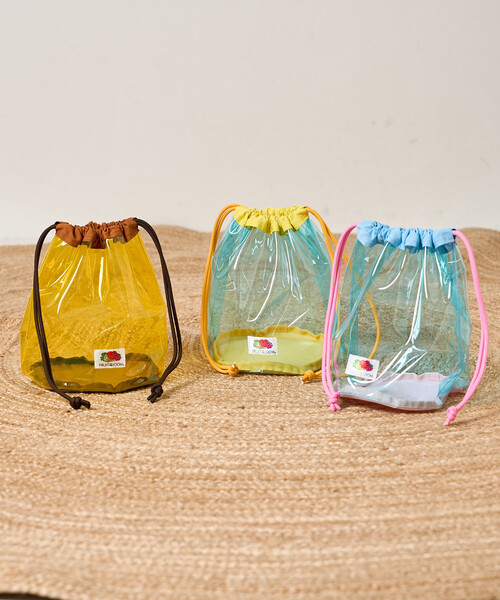 FREAK'S STORE(フリークスストア)の「FRUIT OF THE LOOM × FREAK'S STORE/フルーツオブザルーム 別注 クリア 巾着バッグ/PVCバッグ(ハンドバッグ・レディース・イエロー/ピンク/ブルー・ONE SIZE)」の4枚目の写真