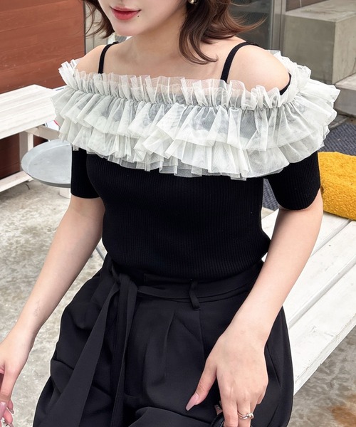 SOELA(ソエラ)の「チュールオフショルダブルフリル半袖ニット(ニット/セーター・レディース・アイボリー/グレー系6/ブラック系その他2・FREE)」の5枚目の写真