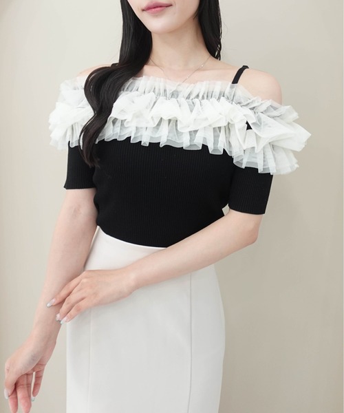SOELA(ソエラ)の「チュールオフショルダブルフリル半袖ニット(ニット/セーター・レディース・アイボリー/グレー系6/ブラック系その他2・FREE)」の10枚目の写真