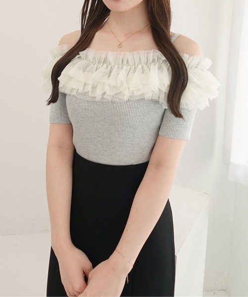 SOELA(ソエラ)の「チュールオフショルダブルフリル半袖ニット(ニット/セーター・レディース・アイボリー/グレー系6/ブラック系その他2・FREE)」の15枚目の写真