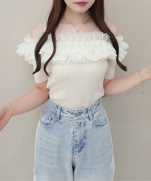 SOELA(ソエラ)の「チュールオフショルダブルフリル半袖ニット(ニット/セーター・レディース・アイボリー/グレー系6/ブラック系その他2・FREE)」の7枚目の写真