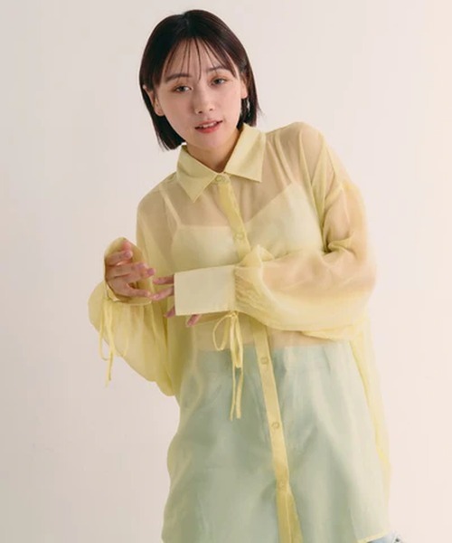 merrylatte(メリーラテ)の「シアー袖口リボンシャツ【IROHANI】(シャツ/ブラウス・レディース・イエロー/ベージュ/ホワイト・FREE)」の1枚目の写真