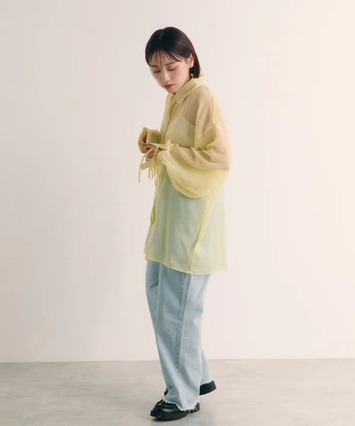 merrylatte(メリーラテ)の「シアー袖口リボンシャツ【IROHANI】(シャツ/ブラウス・レディース・イエロー/ベージュ/ホワイト・FREE)」の4枚目の写真