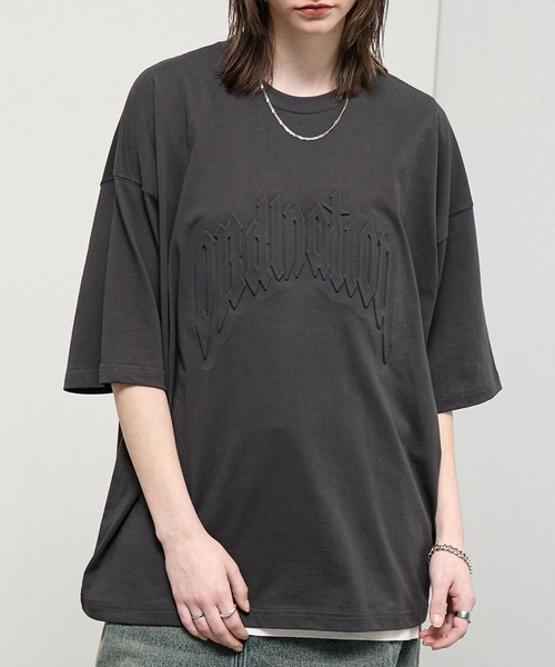 Alfred Alex（アルフレッドアレックス）の「【Alfred Alex】Vintage Embossed Oversized Tee / ヴィンテージライク エンボス オーバーサイズ Tシャツ（Tシャツ/カットソー・メンズ・ワイン/ブラック/グレイッシュブルー/ブラック系・L/M）」の9枚目の写真