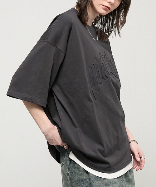 Alfred Alex（アルフレッドアレックス）の「【Alfred Alex】Vintage Embossed Oversized Tee / ヴィンテージライク エンボス オーバーサイズ Tシャツ（Tシャツ/カットソー・メンズ・ワイン/ブラック/グレイッシュブルー/ブラック系・L/M）」の10枚目の写真
