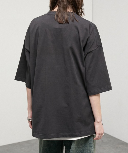 Alfred Alex（アルフレッドアレックス）の「【Alfred Alex】Vintage Embossed Oversized Tee / ヴィンテージライク エンボス オーバーサイズ Tシャツ（Tシャツ/カットソー・メンズ・ワイン/ブラック/グレイッシュブルー/ブラック系・L/M）」の13枚目の写真