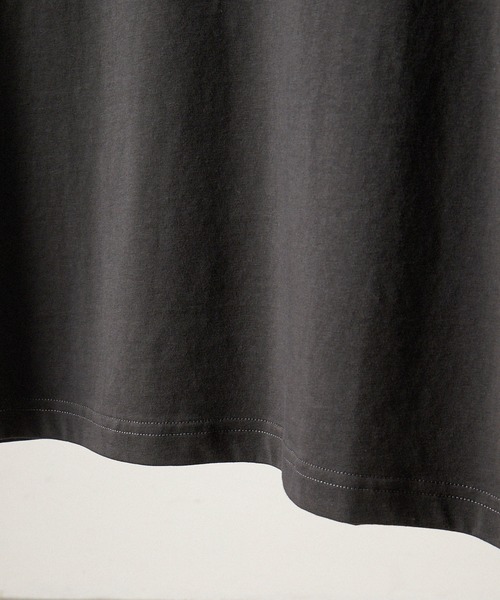 Alfred Alex（アルフレッドアレックス）の「【Alfred Alex】Vintage Embossed Oversized Tee / ヴィンテージライク エンボス オーバーサイズ Tシャツ（Tシャツ/カットソー・メンズ・ワイン/ブラック/グレイッシュブルー/ブラック系・L/M）」の7枚目の写真