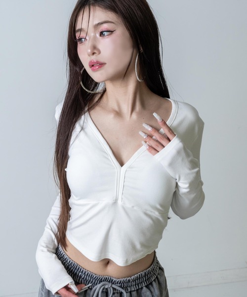 ANAP（アナップ）の「VネックぴたっとロングTシャツ（Tシャツ/カットソー・レディース・ホワイト/ブラック・F）」の17枚目の写真