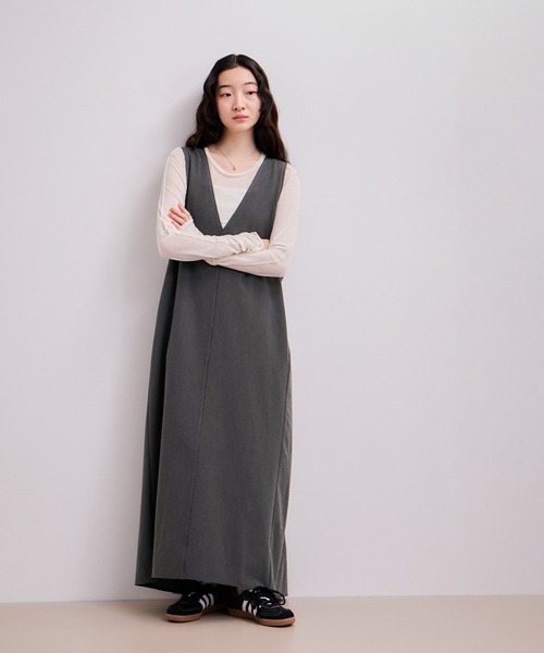 ADAM ET ROPE'（アダムエロペ）の「【WEB限定】カットオフノースリーブワンピース（ワンピース・レディース・ブラック/ダークブラウン/チャコールグレー・36/38）」の3枚目の写真