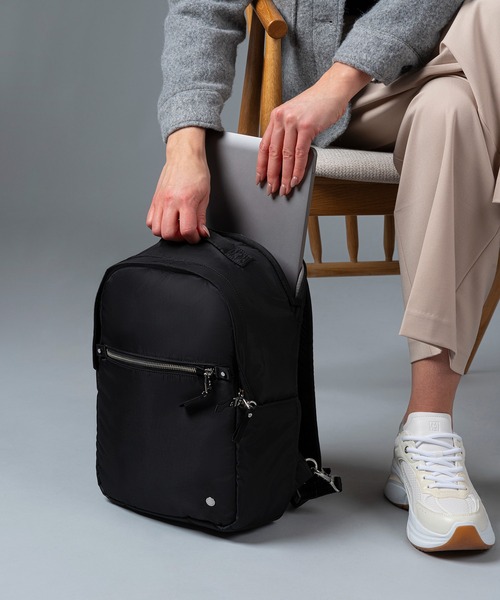 pacsafe(パックセーフ)の「pacsafe/パックセーフ W 10L backpack/バックパック(バックパック/リュック・レディース・ブラック・FREE)」の12枚目の写真