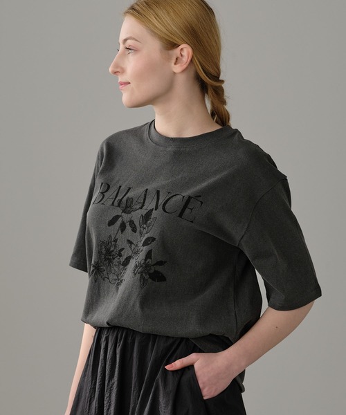 Mia (ミア)の「ボタニカルTシャツ(Tシャツ/カットソー・レディース・ホワイト/チャコールグレー・FREE)」の15枚目の写真